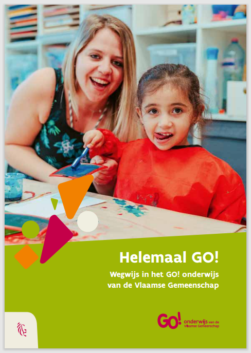 Vrolijke Volwassene En Kind In Een Knutselactiviteit Met Tekst Helemaal GO! Wegwijs In Het GO! Onderwijs Van De Vlaamse Gemeenschap