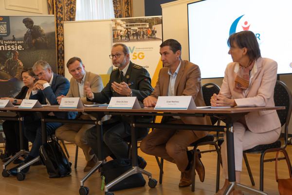 ondertekening intentieverklaring samenwerking GO! en Defensie_rh.jpg