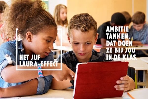 Wervingscampagnebeeld Met Jongen En Meisje Aan Laptop Rh