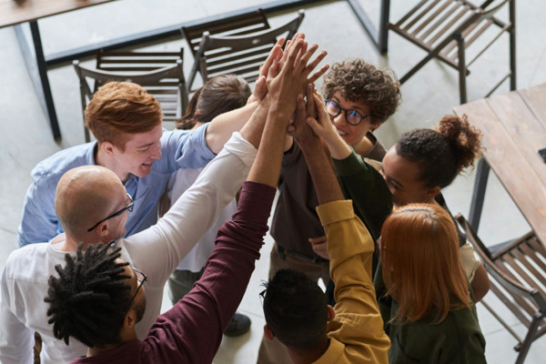 Groep Van Mensen Maken Een Groeps Highfive Rh