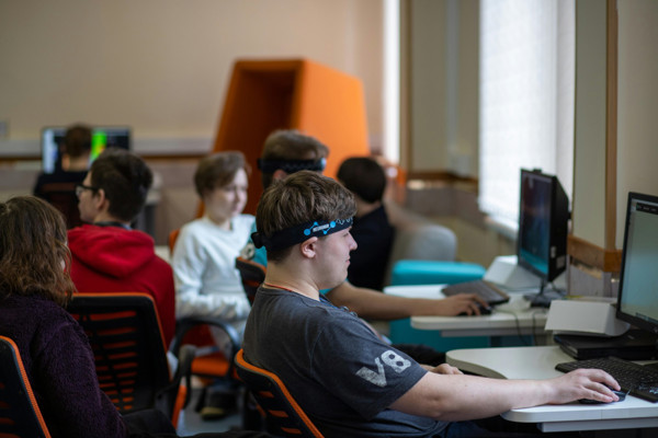 Jongeren In Computerlokaal
