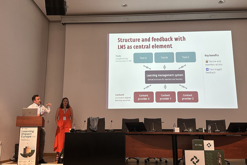 Steven Hendrickx aan het woord op de Learning Impact Awarduitreiking in Thessaloniki.JPEG