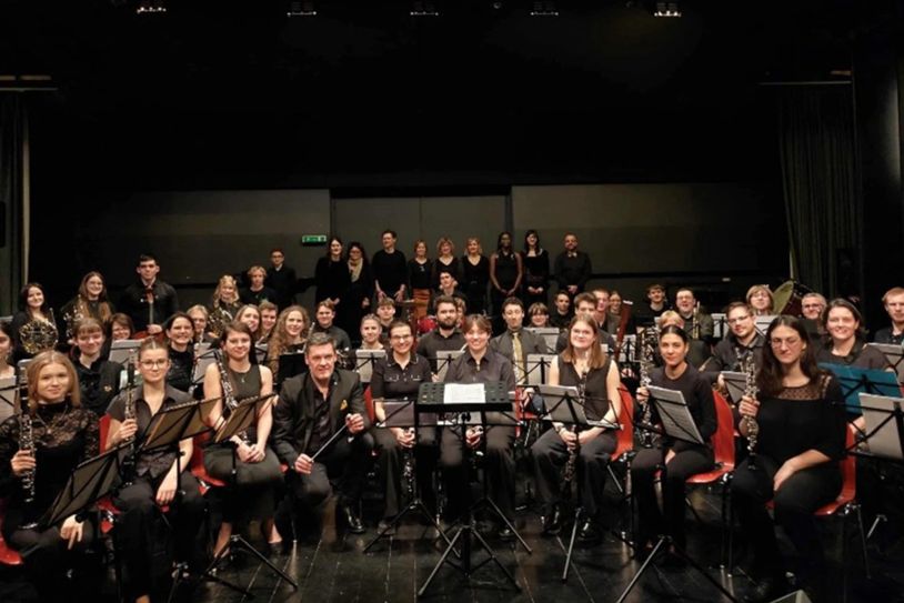 Aho In Vol Ornaat Voor De Groepsfoto Rh