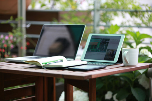 Smartphone Computers En Handboeken Op Bureau Rh