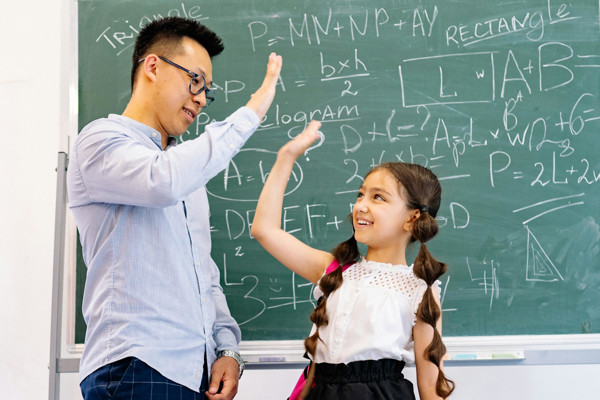 Leraar En Leerling Doen Highfive Rh