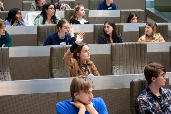 Leerlingen In Het Halfrond Van Het Vlaams Parlement