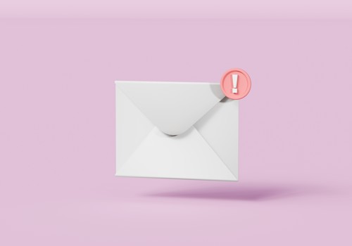 Illustratie van een witte enveloppe met een rode button met uitroepteken erop